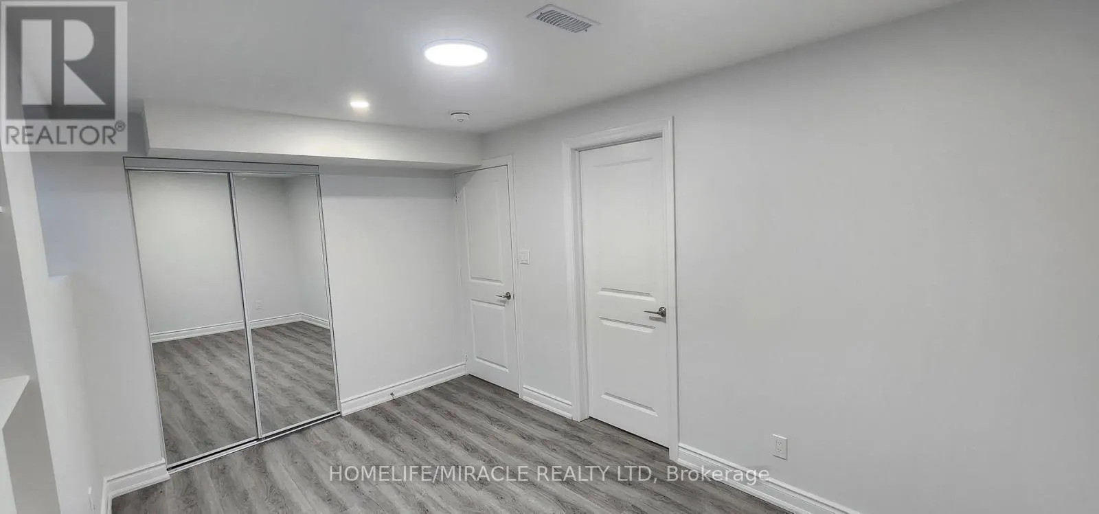 52 HUGGINS DRIVE