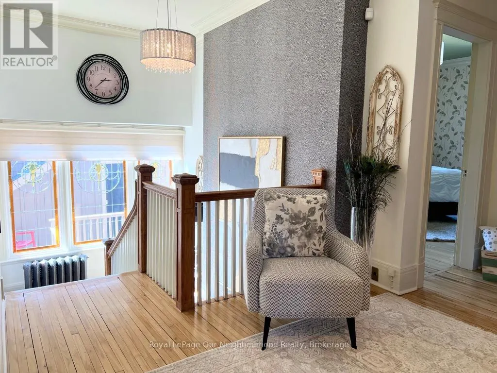305 TRENT STREET W