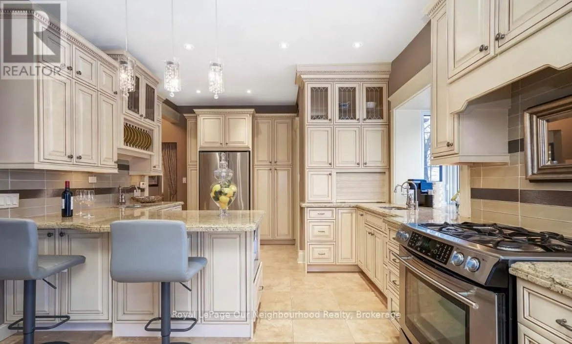 305 TRENT STREET W