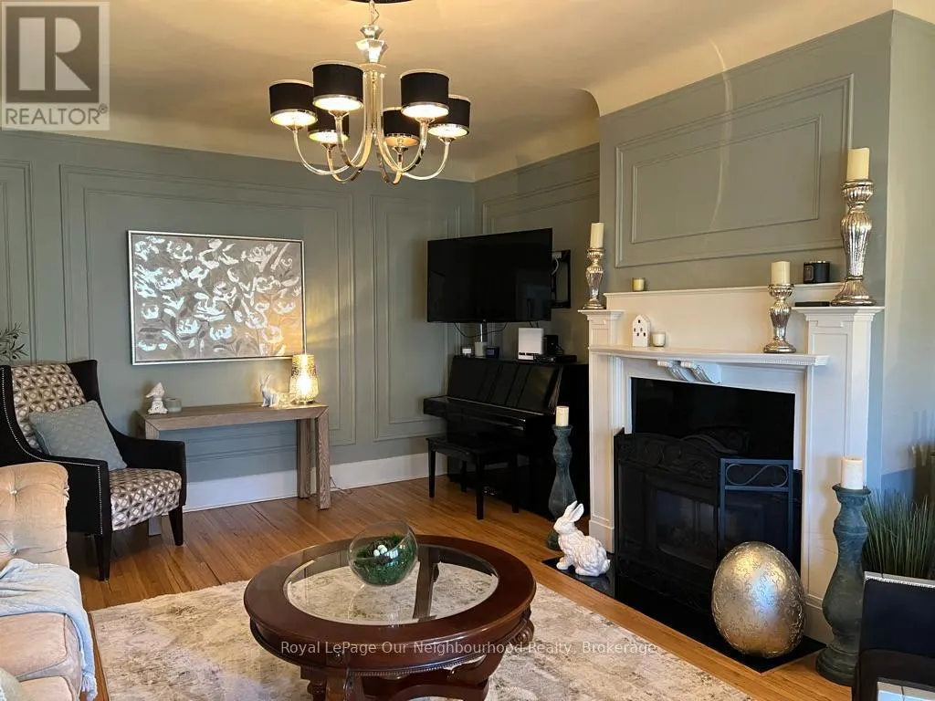 305 TRENT STREET W