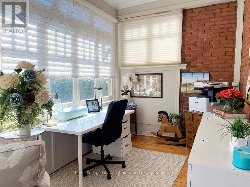 305 TRENT STREET W