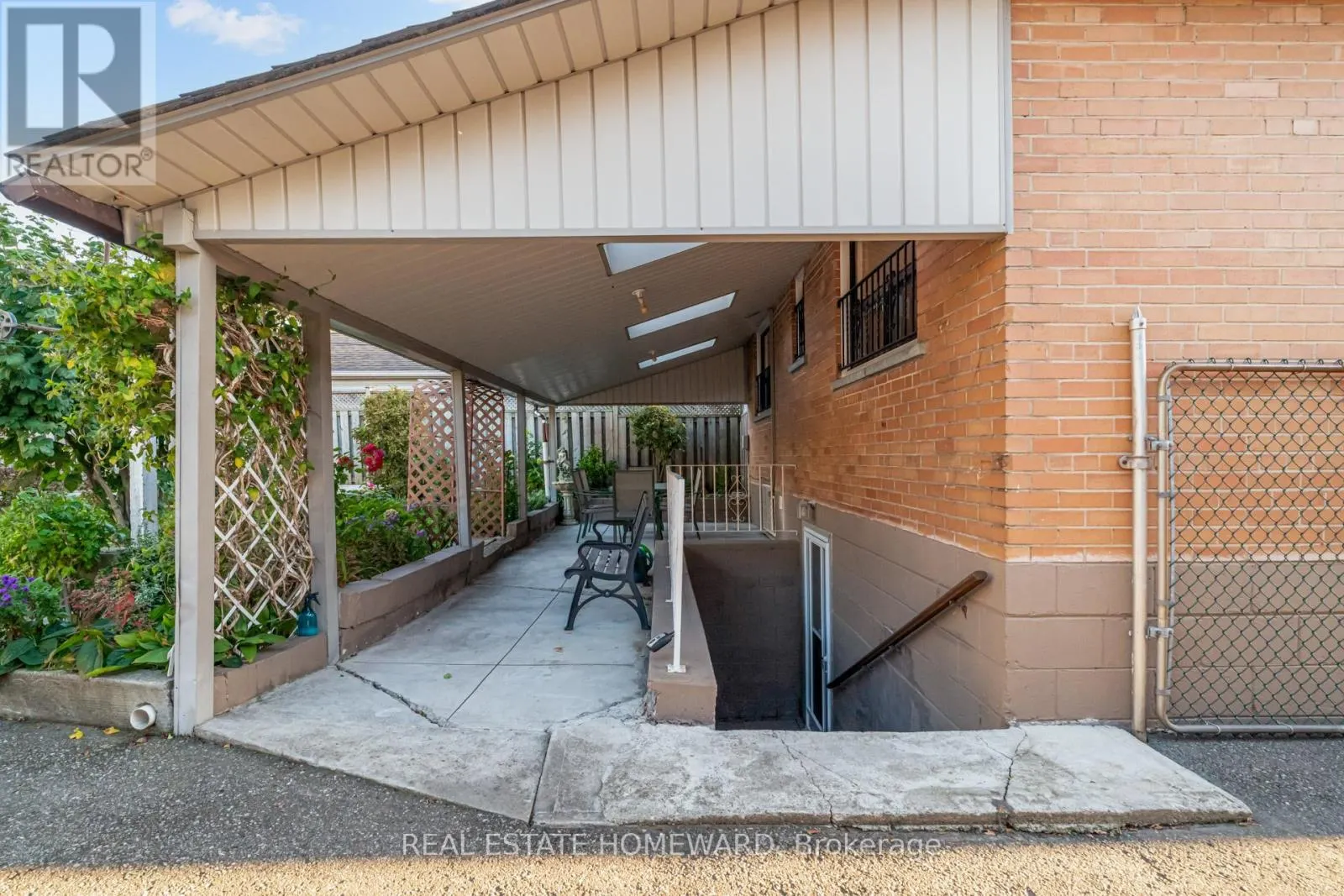 141 BRENDA CRESCENT