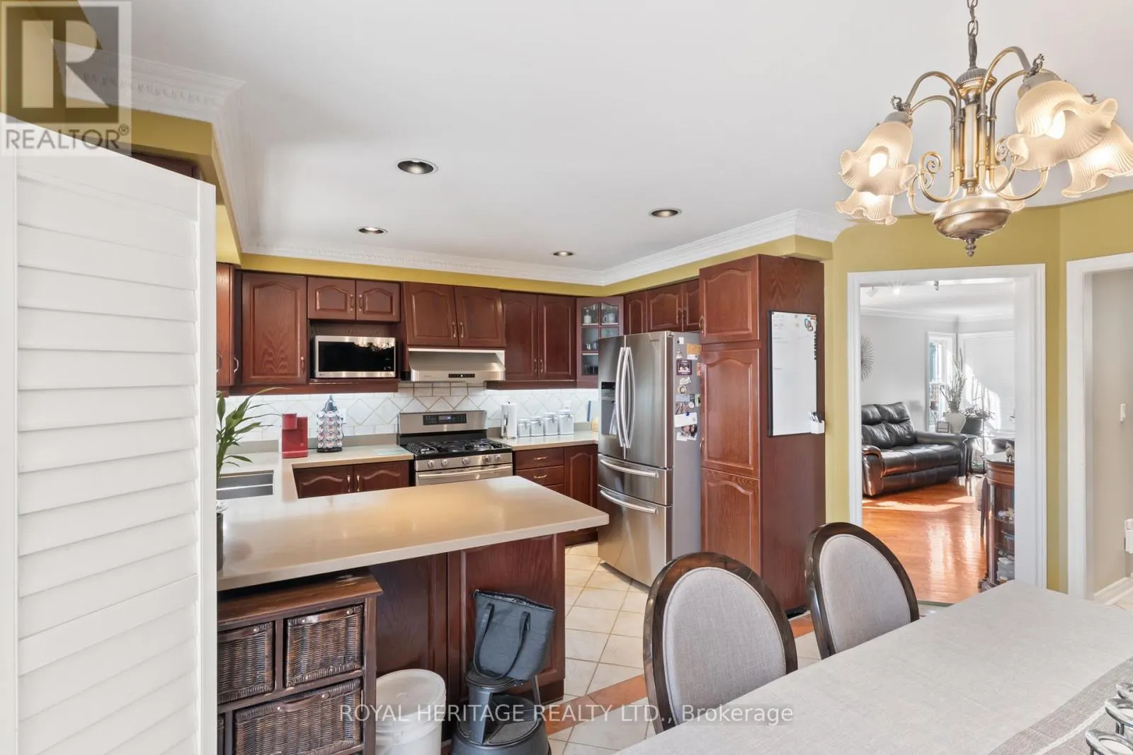 1101 GOSSAMER DRIVE