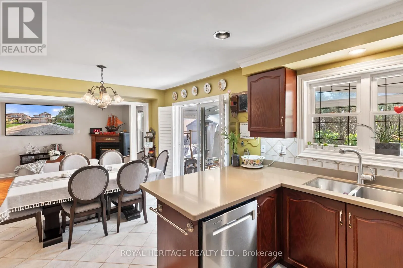 1101 GOSSAMER DRIVE