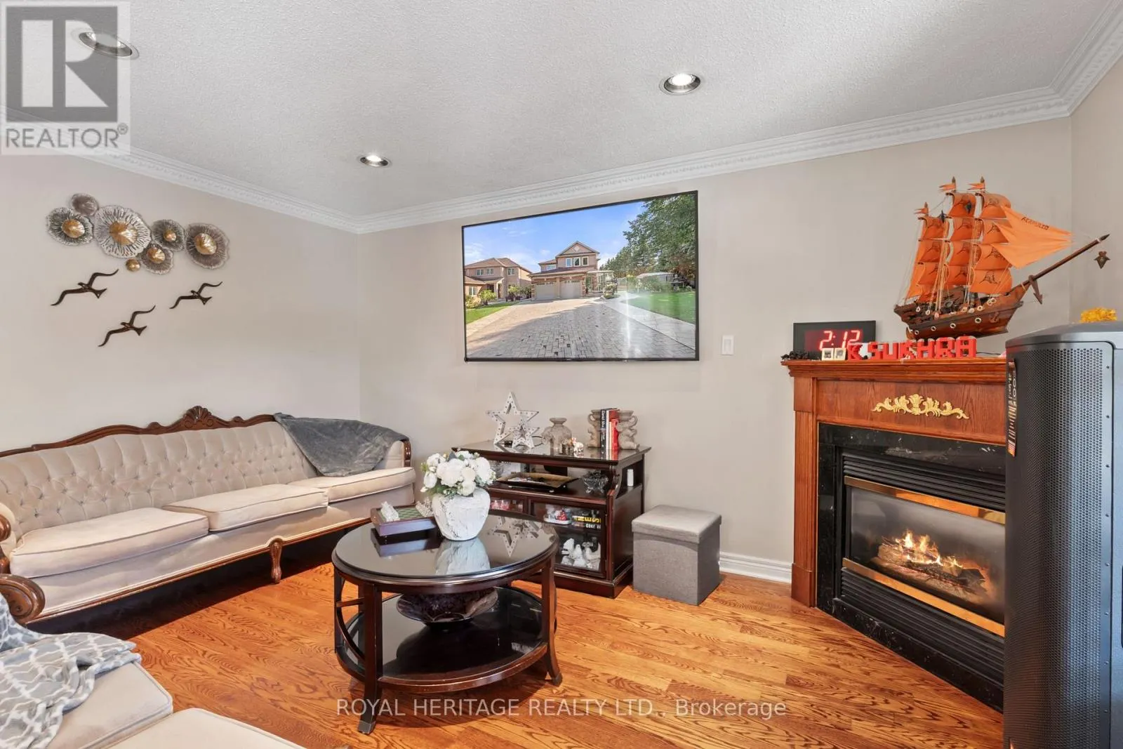 1101 GOSSAMER DRIVE