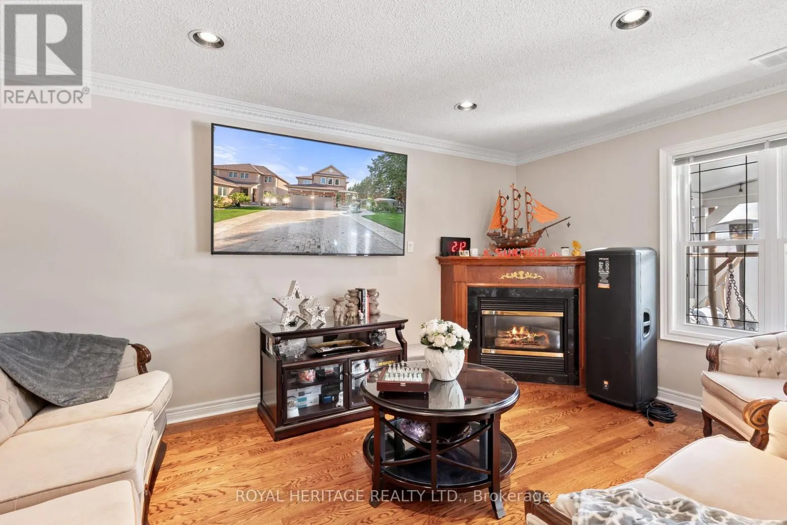 1101 GOSSAMER DRIVE