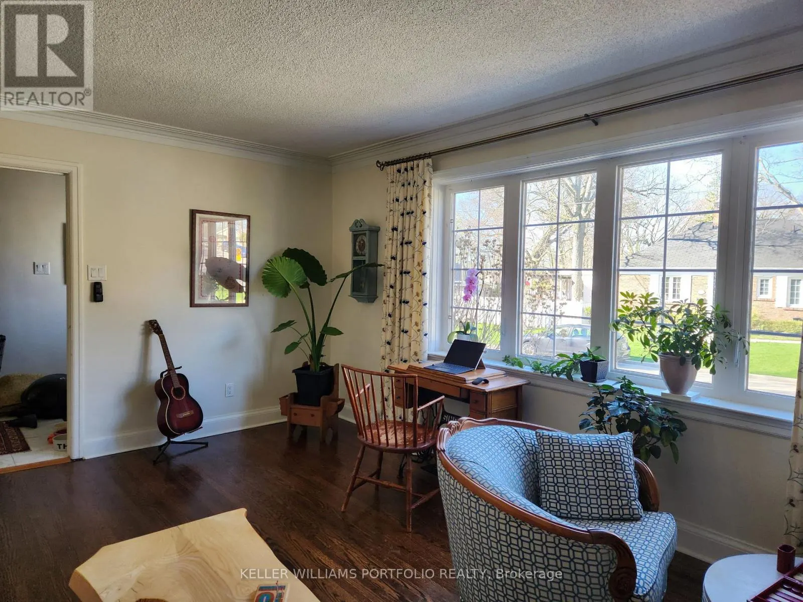 27 WOOD GLEN ROAD