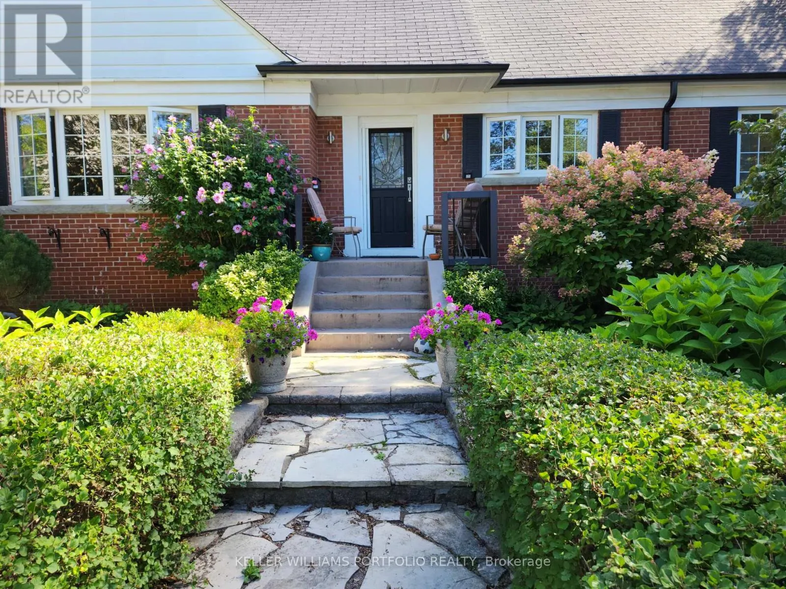 27 WOOD GLEN ROAD