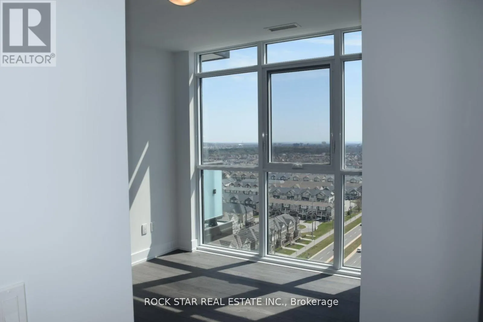 1717 - 2550 SIMCOE STREET N