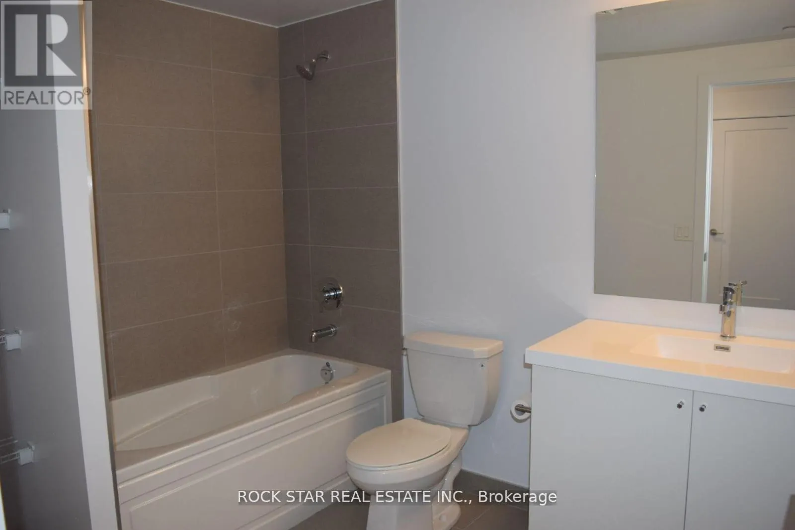 1717 - 2550 SIMCOE STREET N