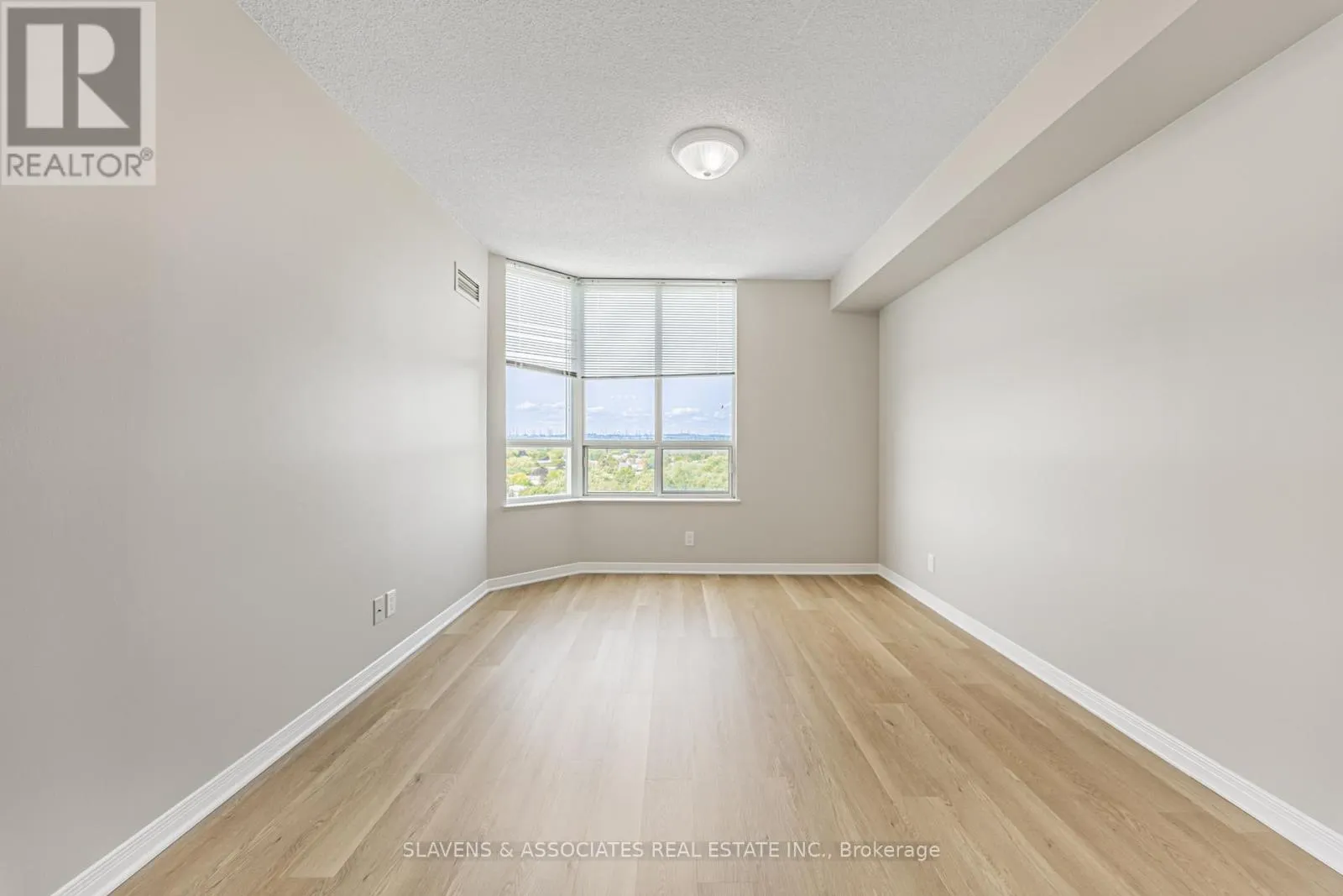 1404 - 1000 THE ESPLANADE ROAD N