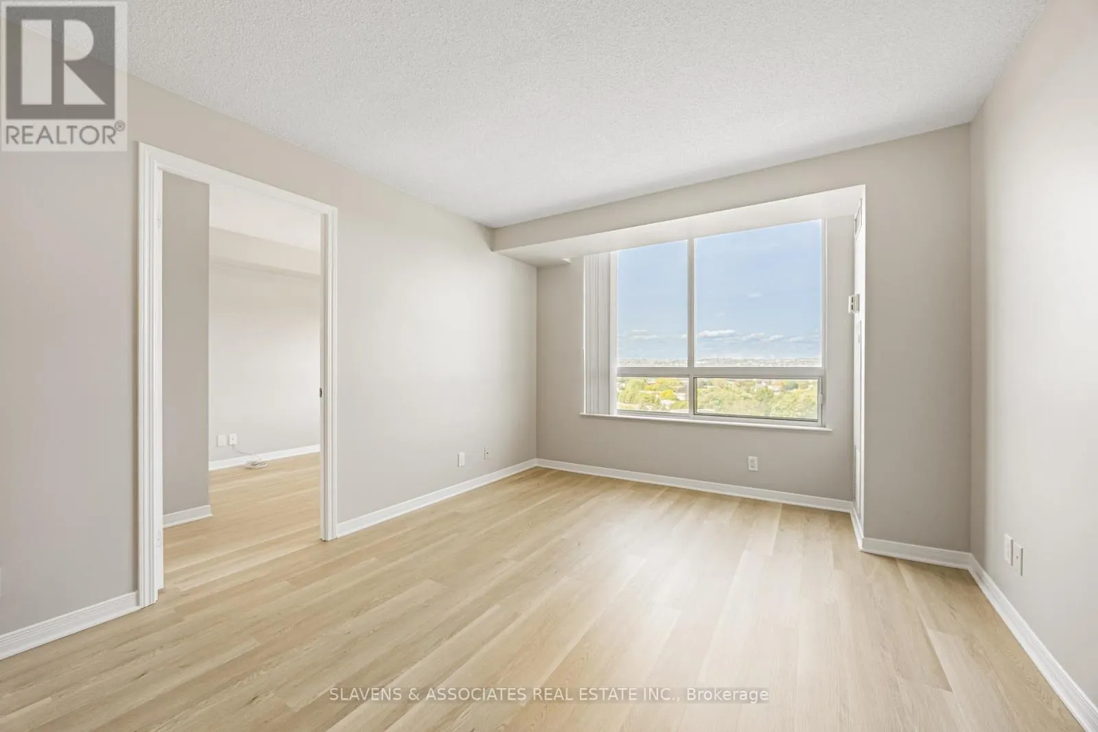 1404 - 1000 THE ESPLANADE ROAD N