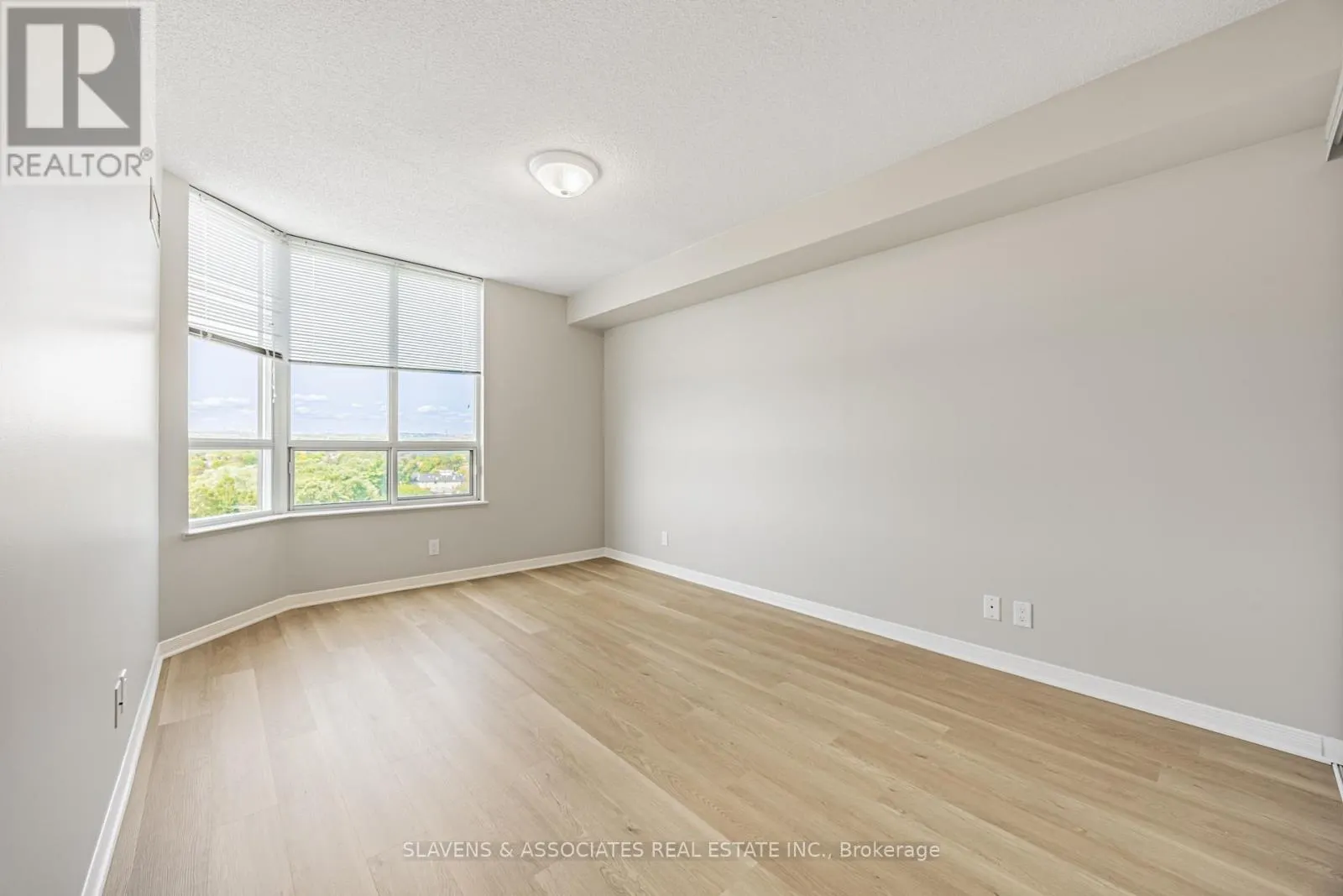 1404 - 1000 THE ESPLANADE ROAD N