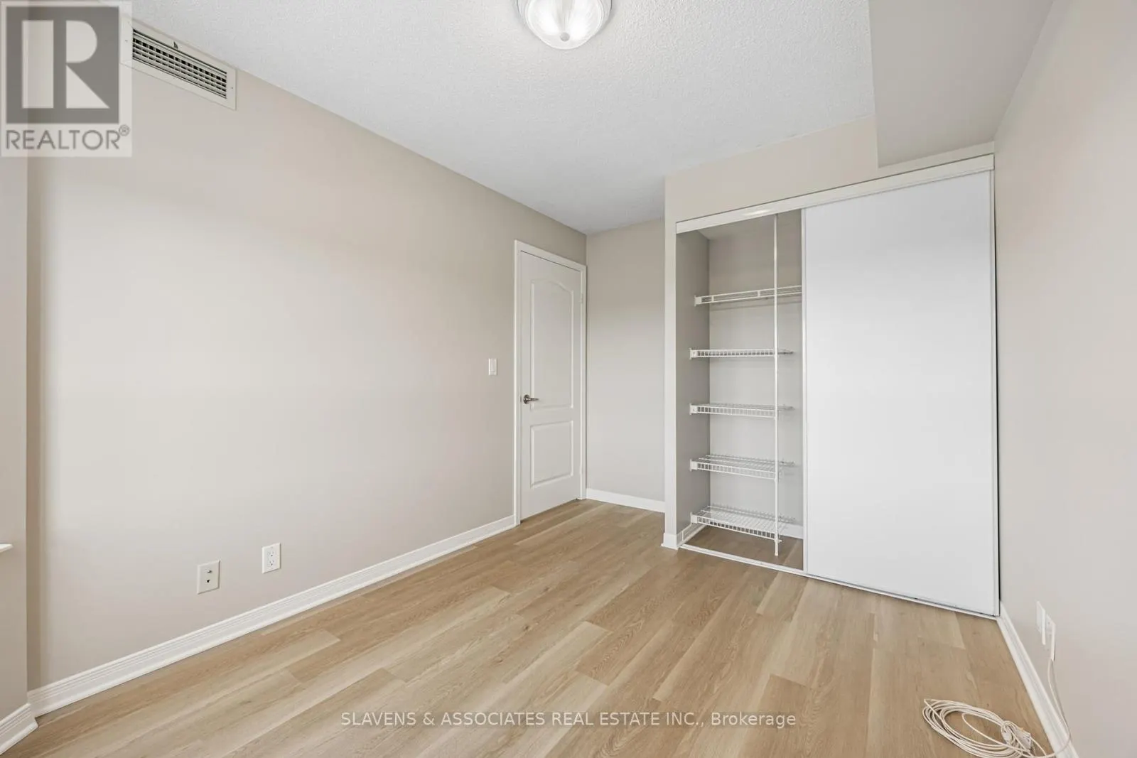1404 - 1000 THE ESPLANADE ROAD N