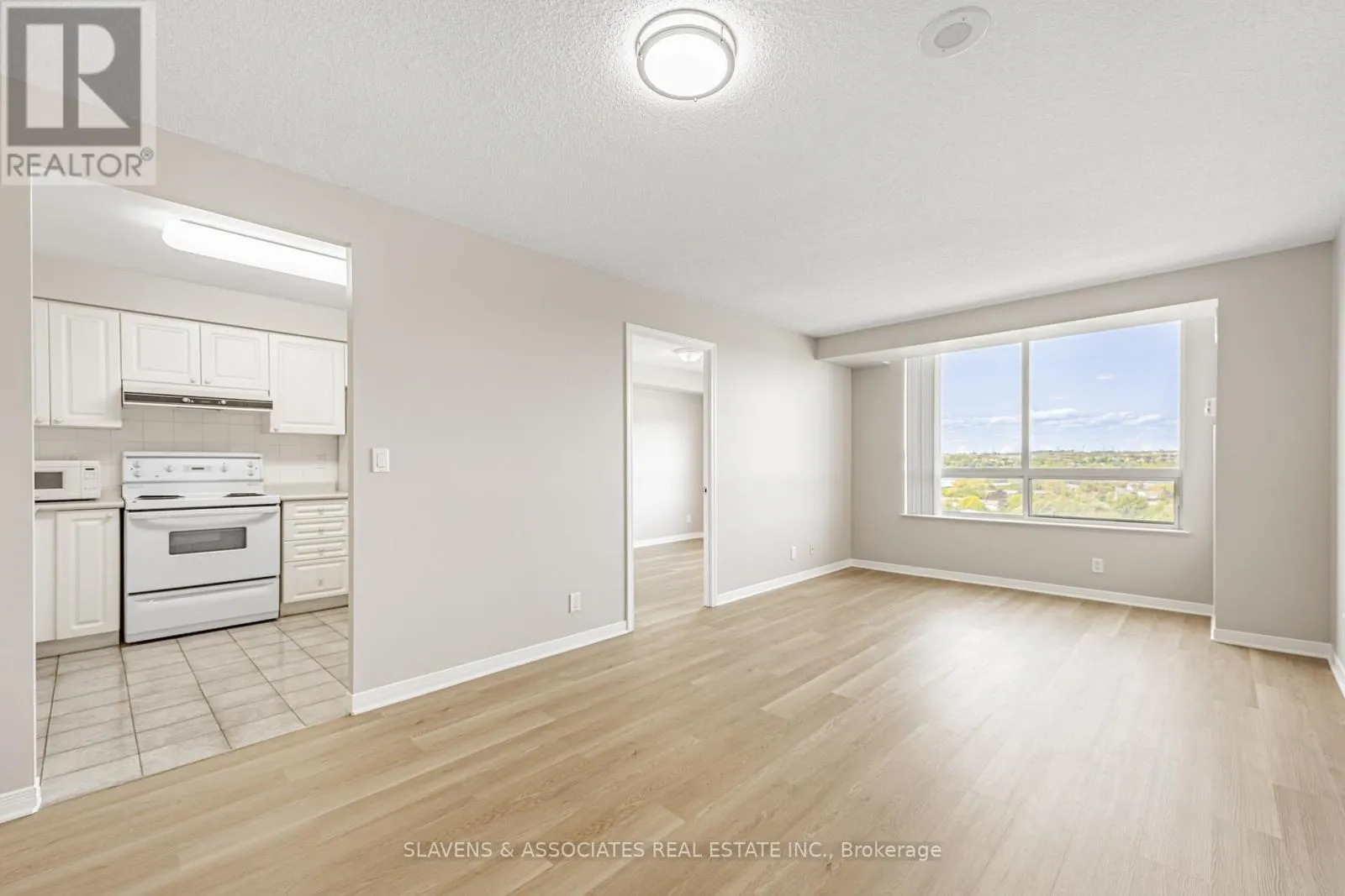 1404 - 1000 THE ESPLANADE ROAD N