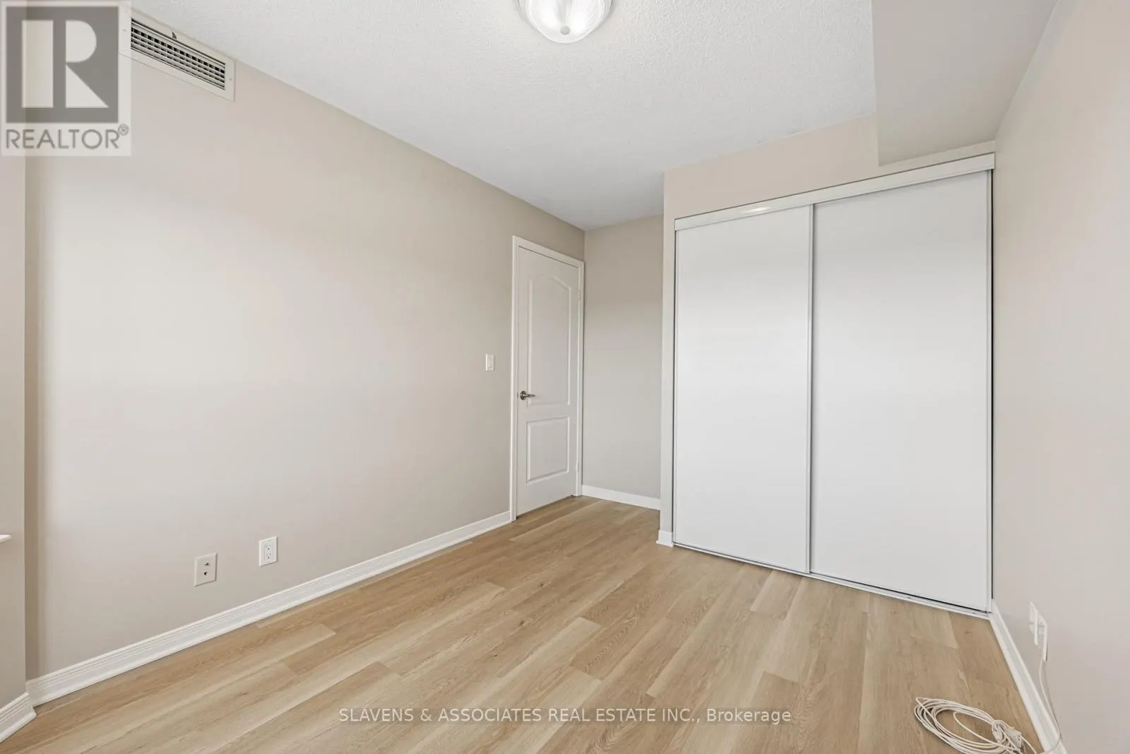 1404 - 1000 THE ESPLANADE ROAD N