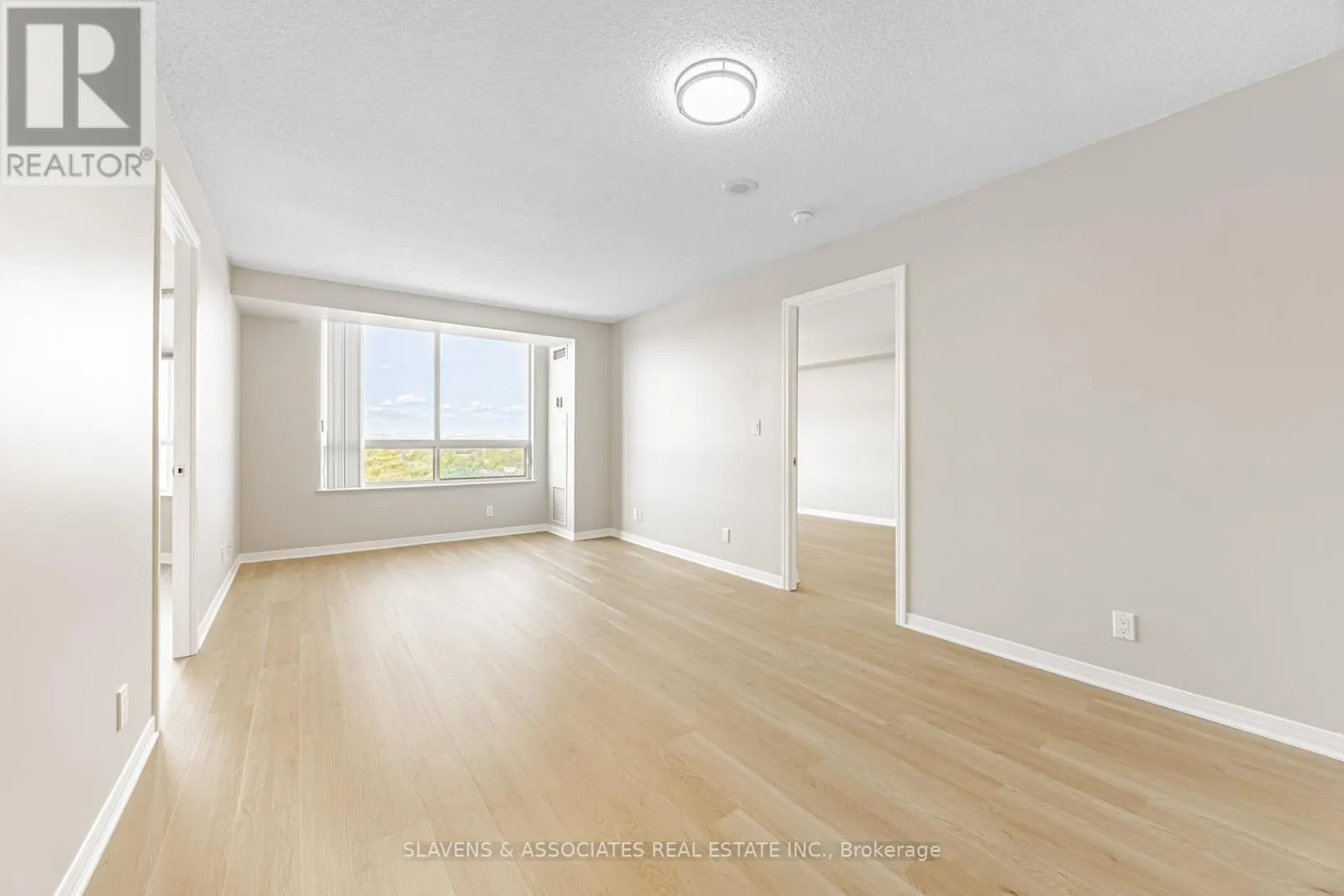 1404 - 1000 THE ESPLANADE ROAD N