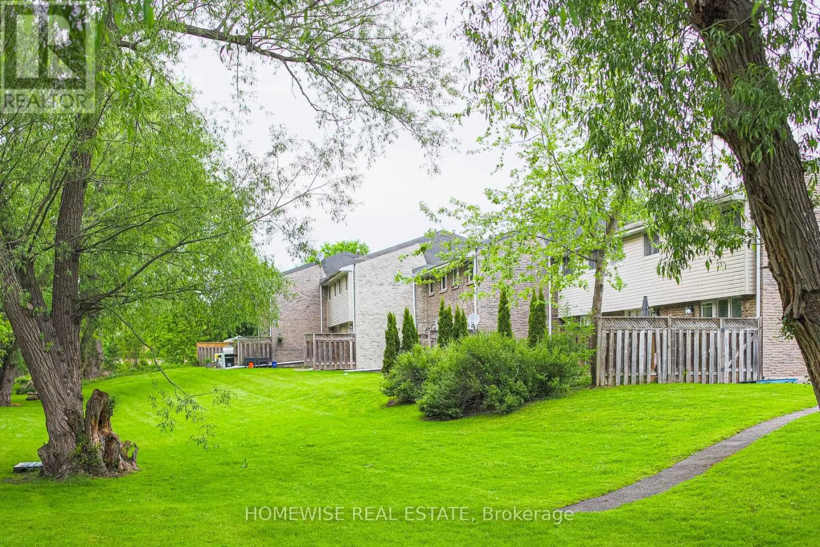 28 - 570 WAVERLY STREET N