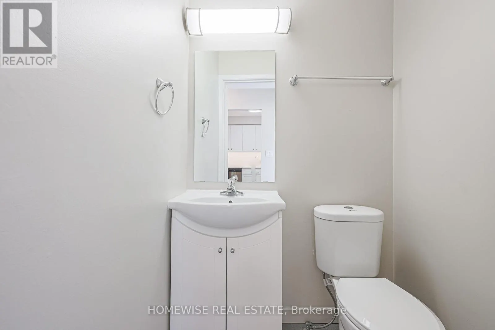 28 - 570 WAVERLY STREET N