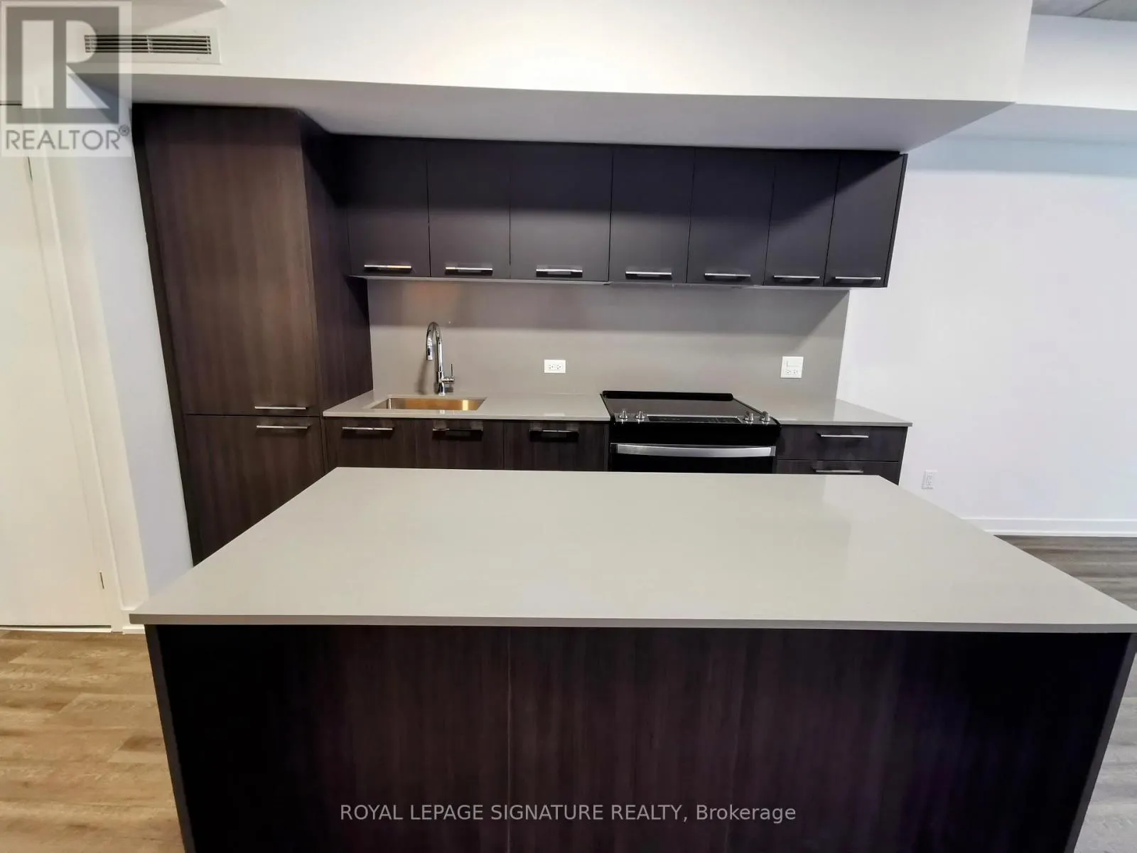 312 - 665 QUEEN STREET E