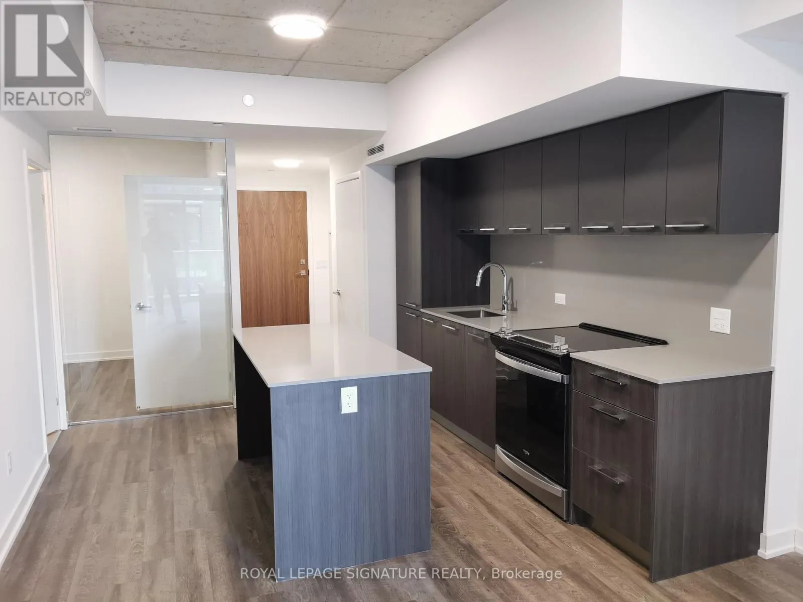 312 - 665 QUEEN STREET E