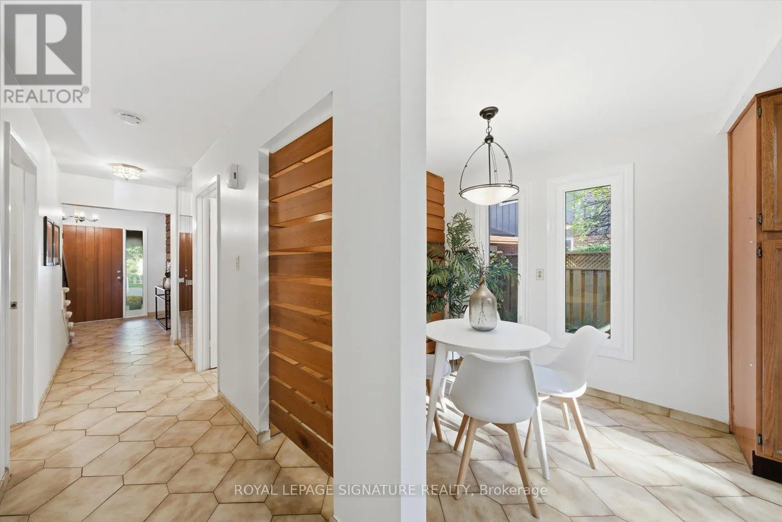 26 MACKLINGATE COURT