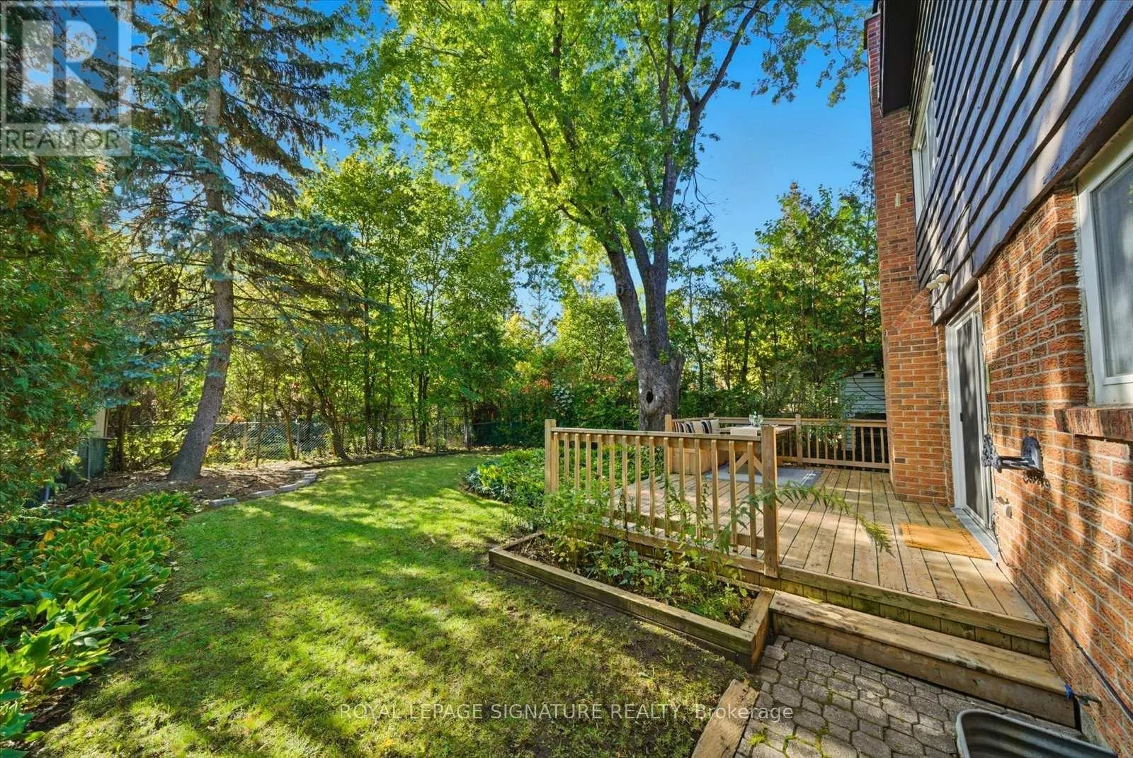 26 MACKLINGATE COURT