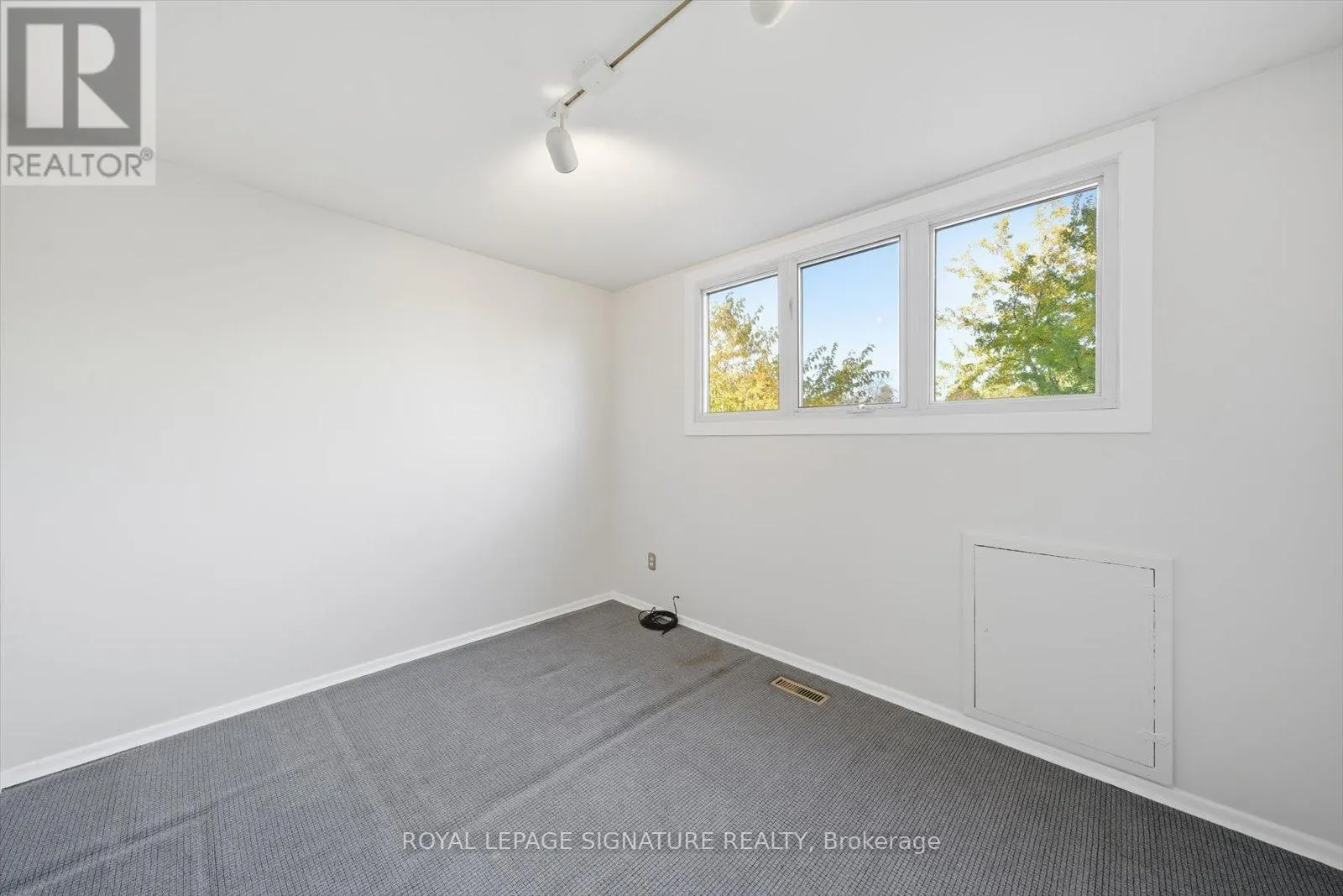 26 MACKLINGATE COURT