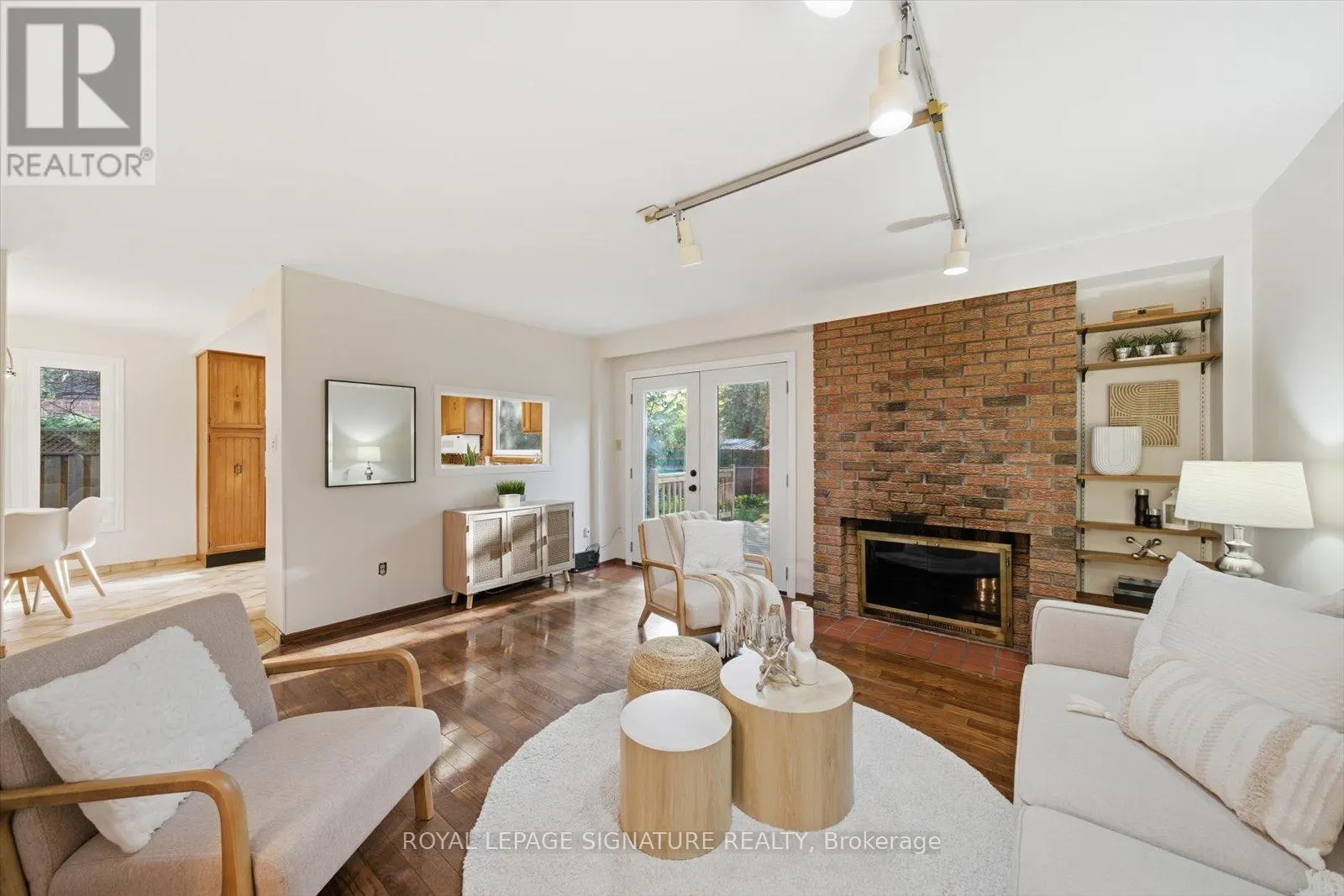 26 MACKLINGATE COURT