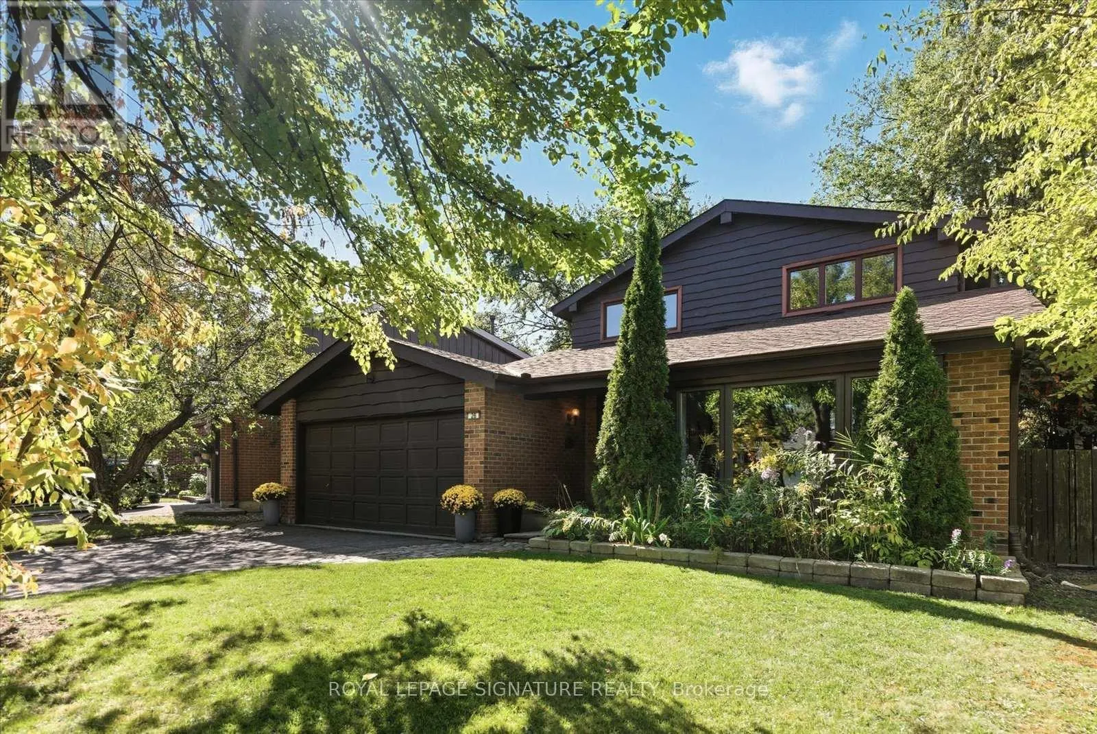 26 MACKLINGATE COURT