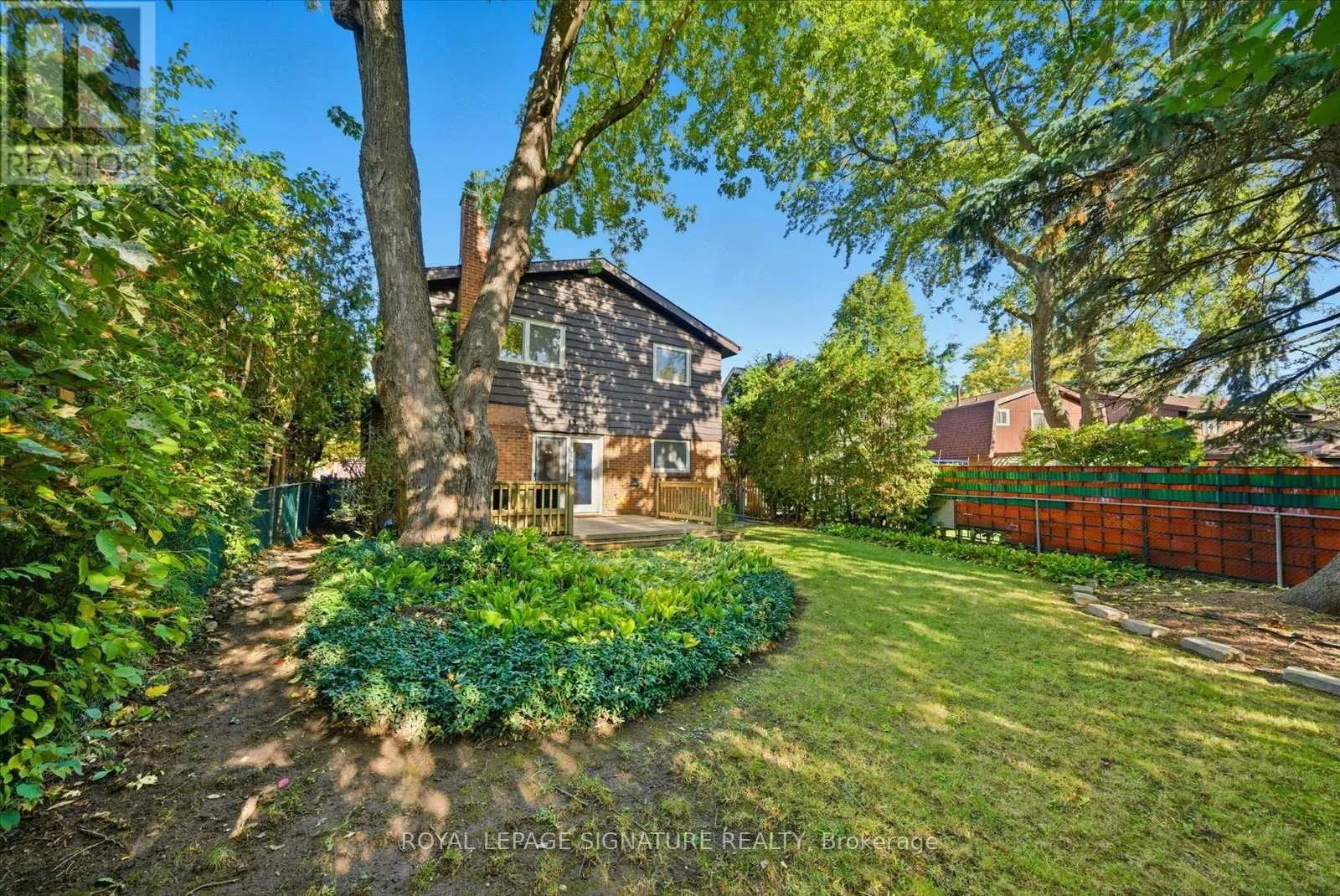 26 MACKLINGATE COURT