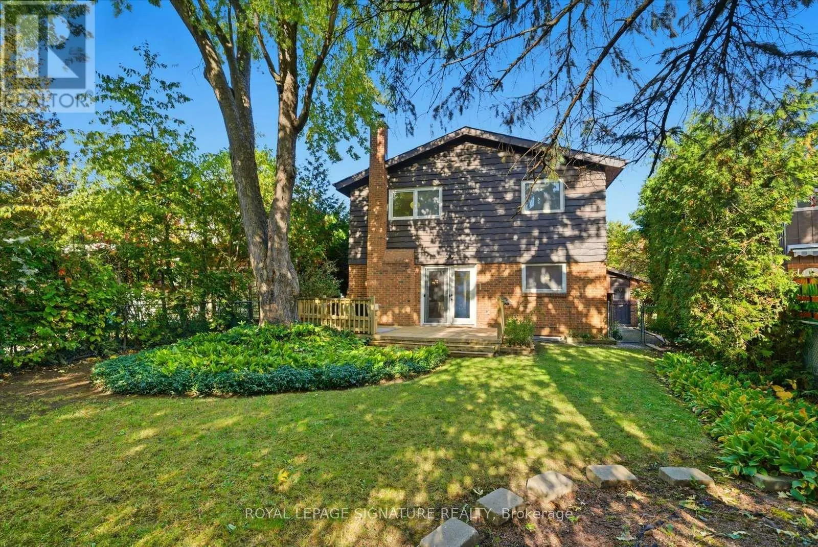 26 MACKLINGATE COURT