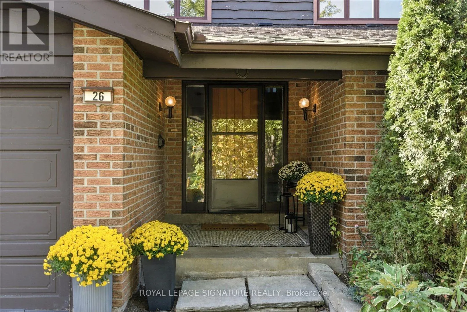 26 MACKLINGATE COURT