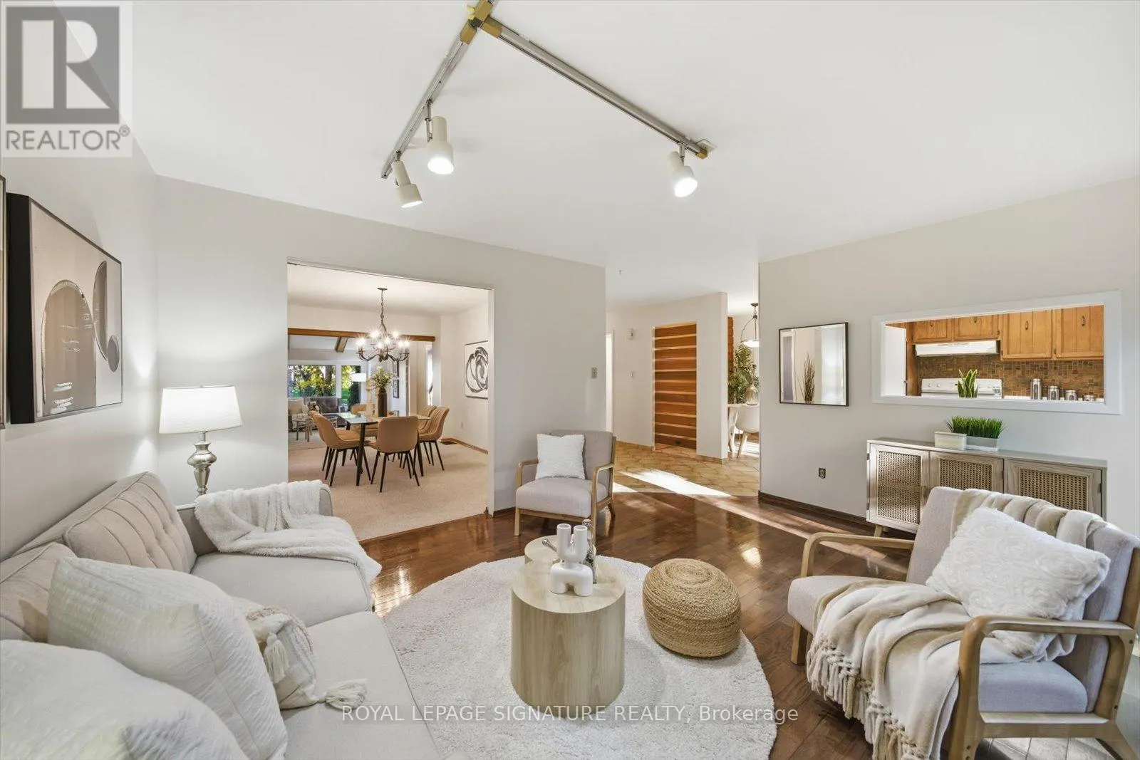 26 MACKLINGATE COURT