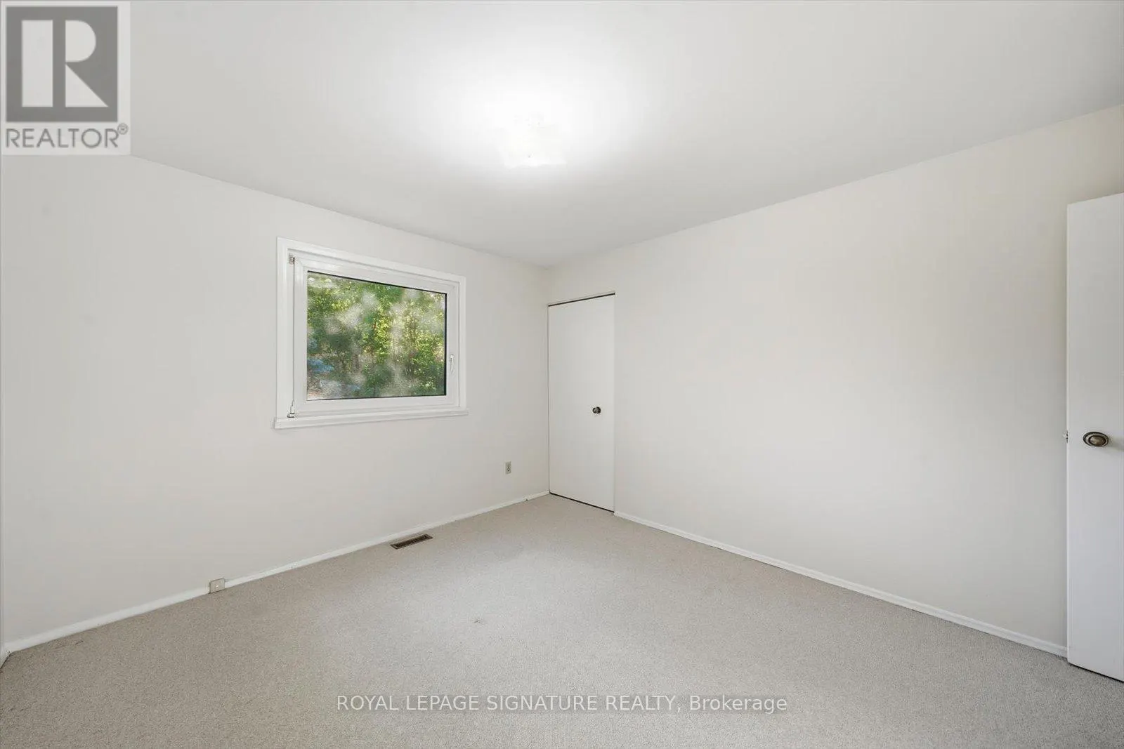 26 MACKLINGATE COURT