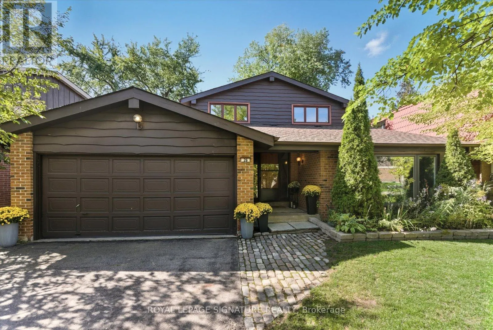 26 MACKLINGATE COURT