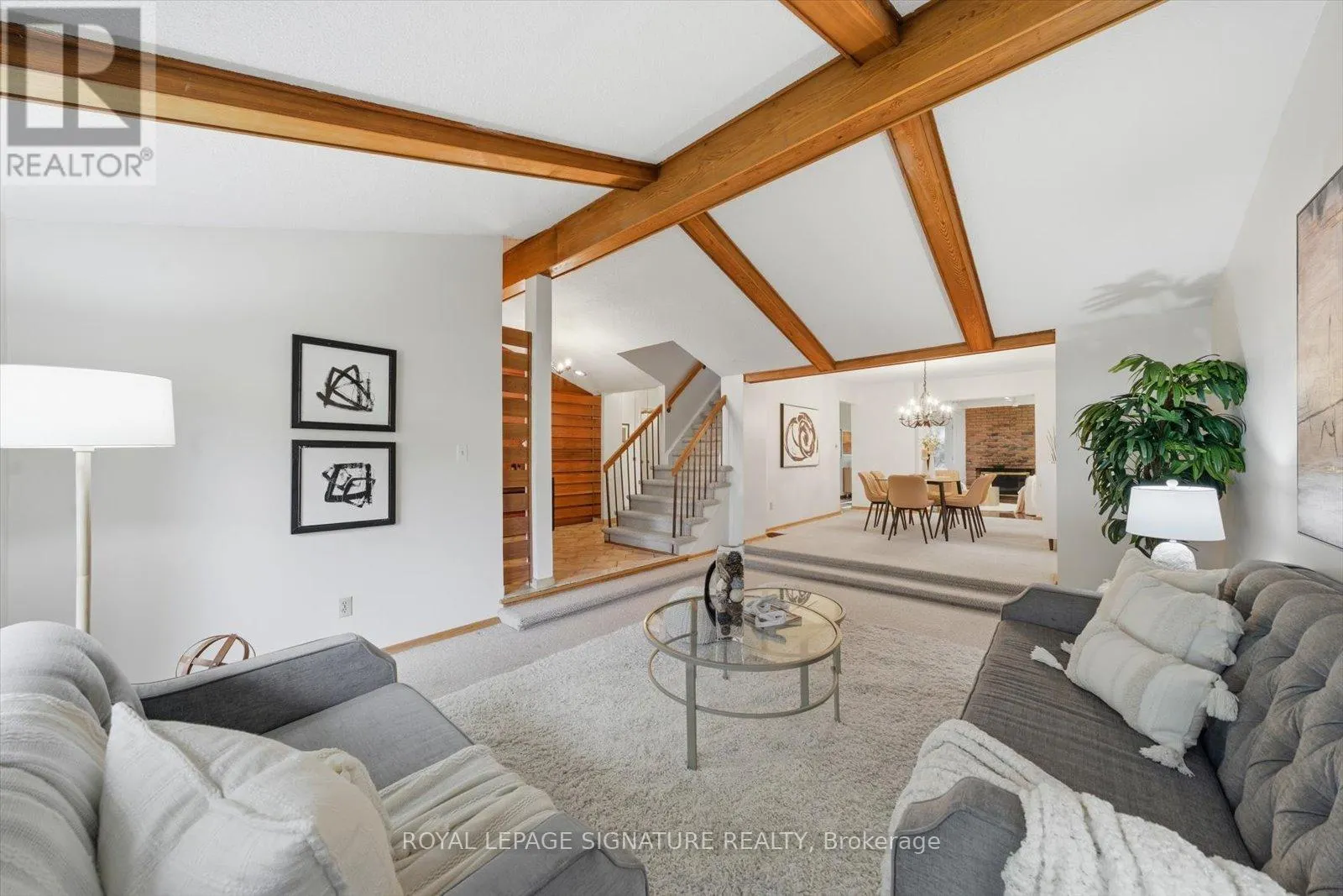 26 MACKLINGATE COURT