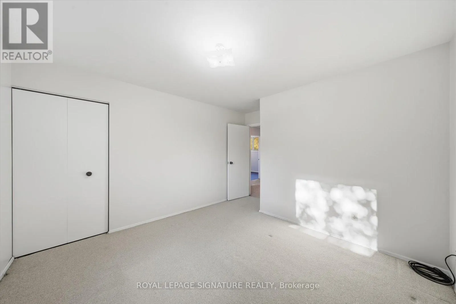 26 MACKLINGATE COURT