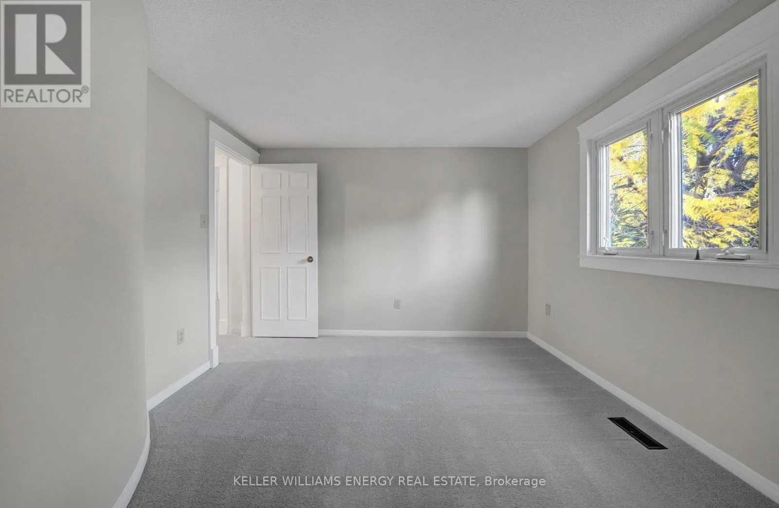 66 ROTHERGLEN ROAD S