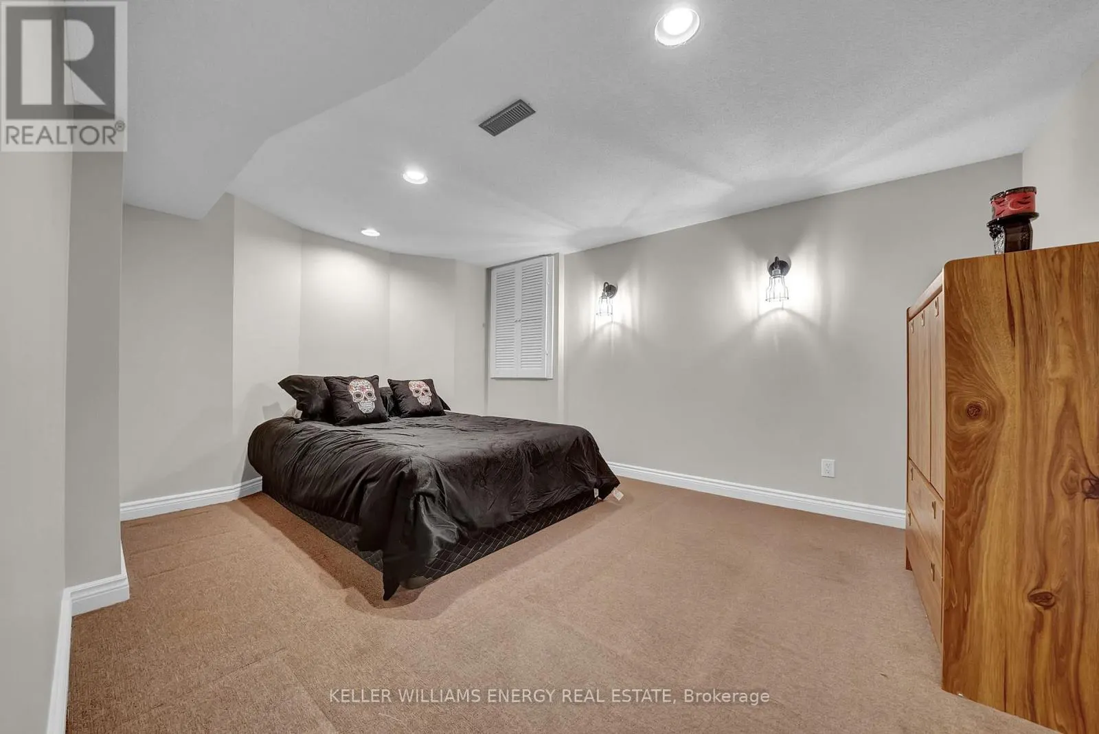 66 ROTHERGLEN ROAD S