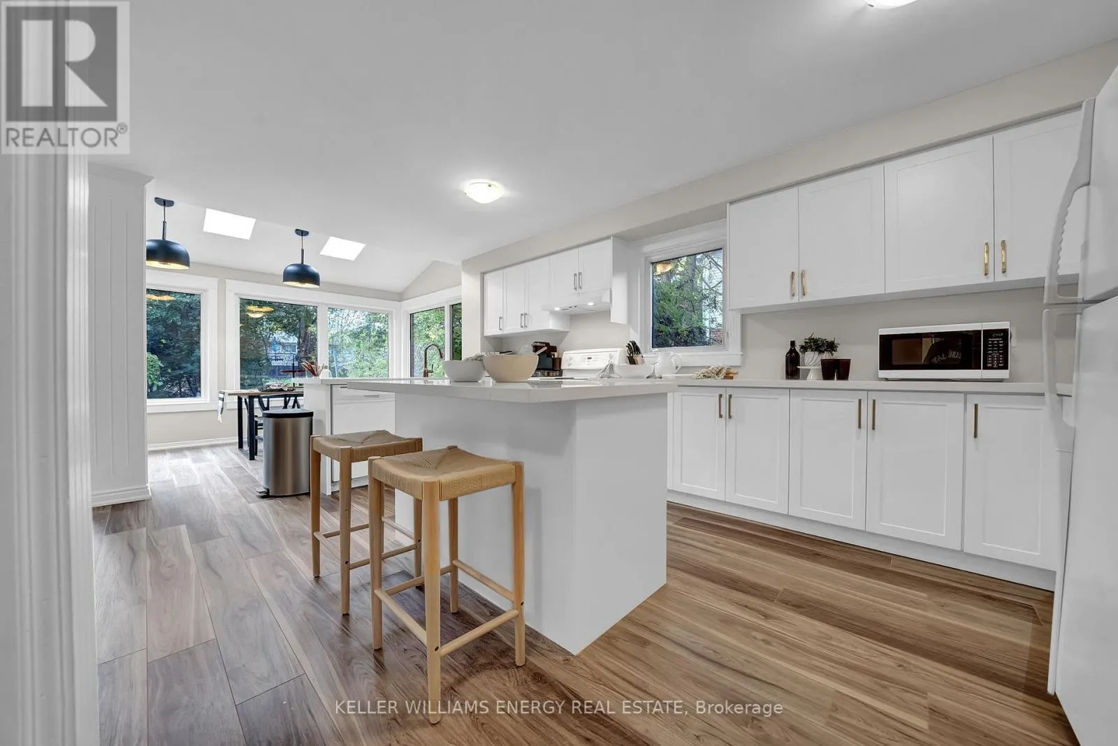 66 ROTHERGLEN ROAD S