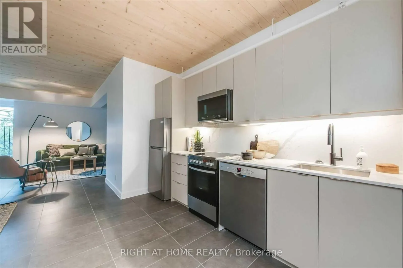 302 - 1598 QUEEN STREET E