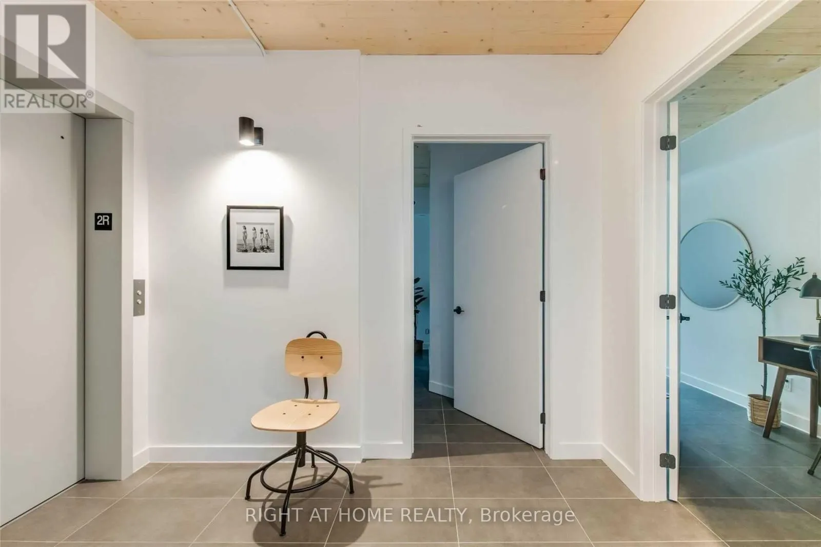 302 - 1598 QUEEN STREET E