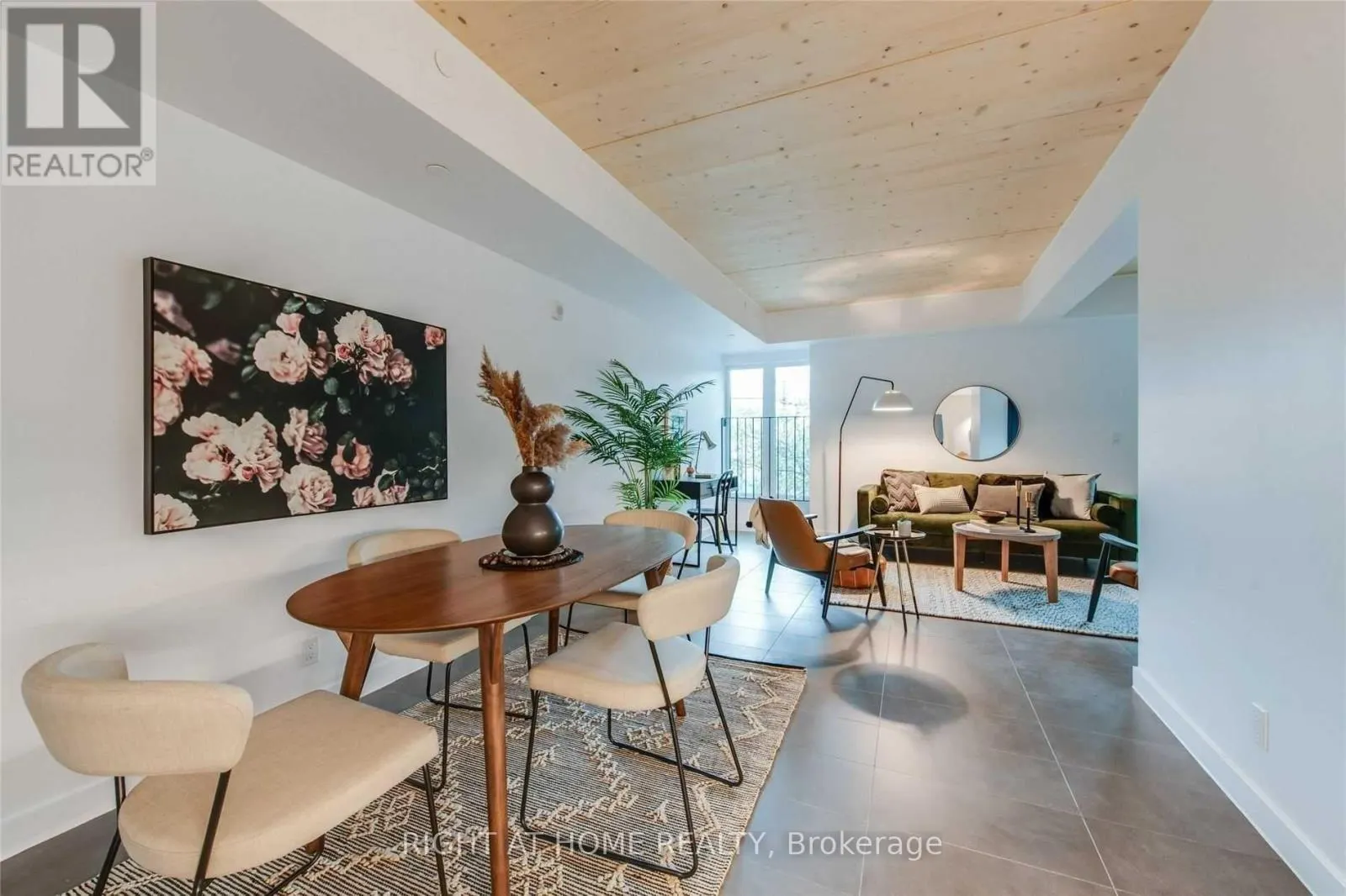 302 - 1598 QUEEN STREET E