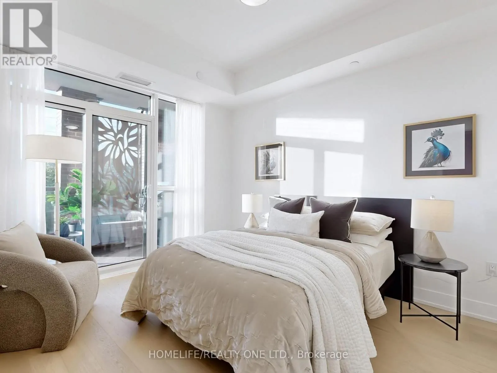 402 - 1331 QUEEN STREET E