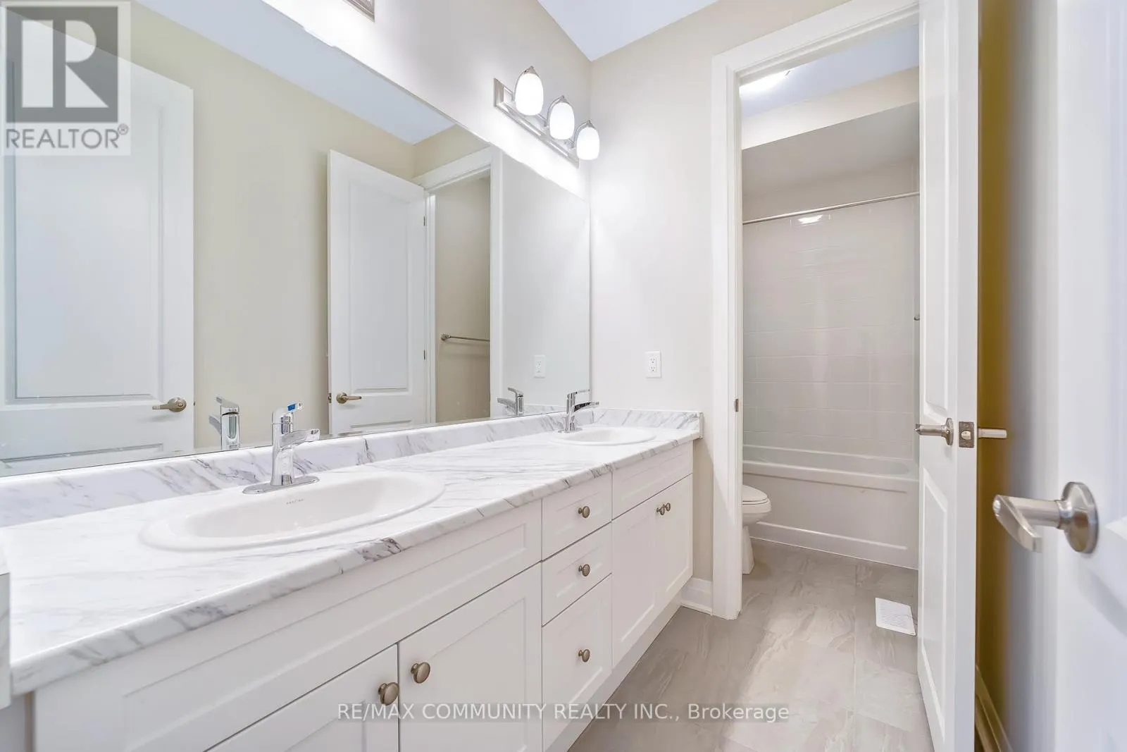 3328 MARCHINGTON SQUARE