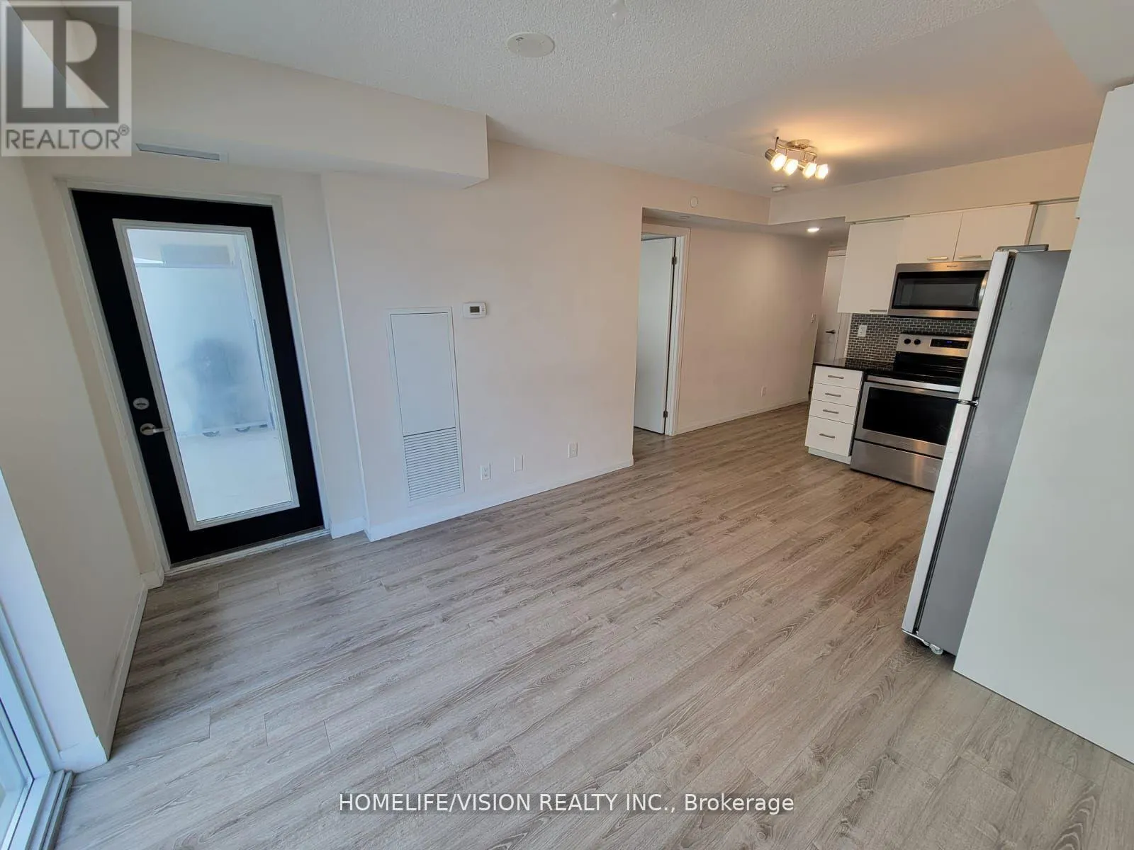 604 - 2152 LAWRENCE AVENUE E