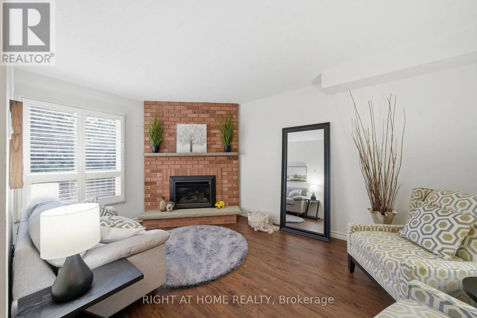 5 WICKENS CRESCENT