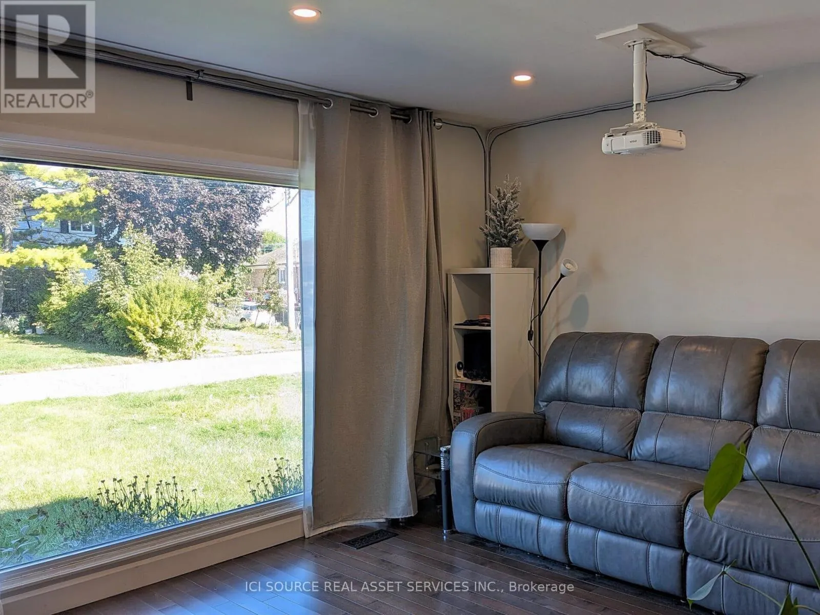 MAIN FLOOR - 43 TANSLEY AVENUE