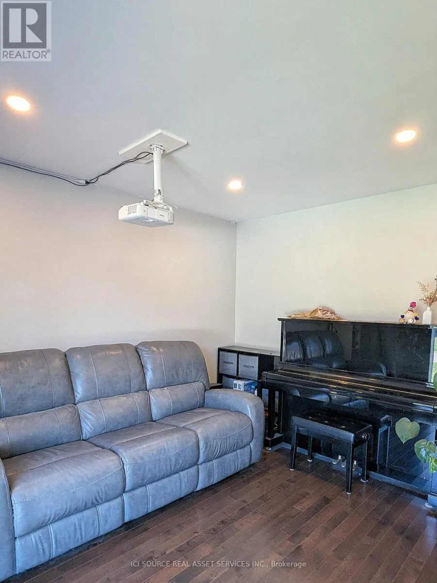 MAIN FLOOR - 43 TANSLEY AVENUE